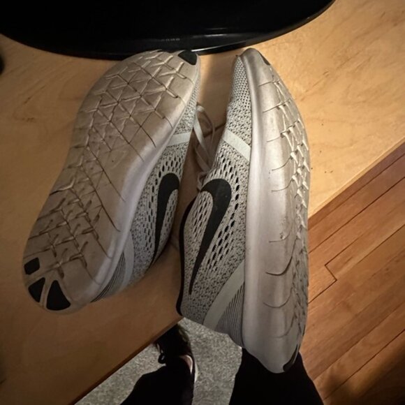 Nike Sneakers - Picture 6 of 7